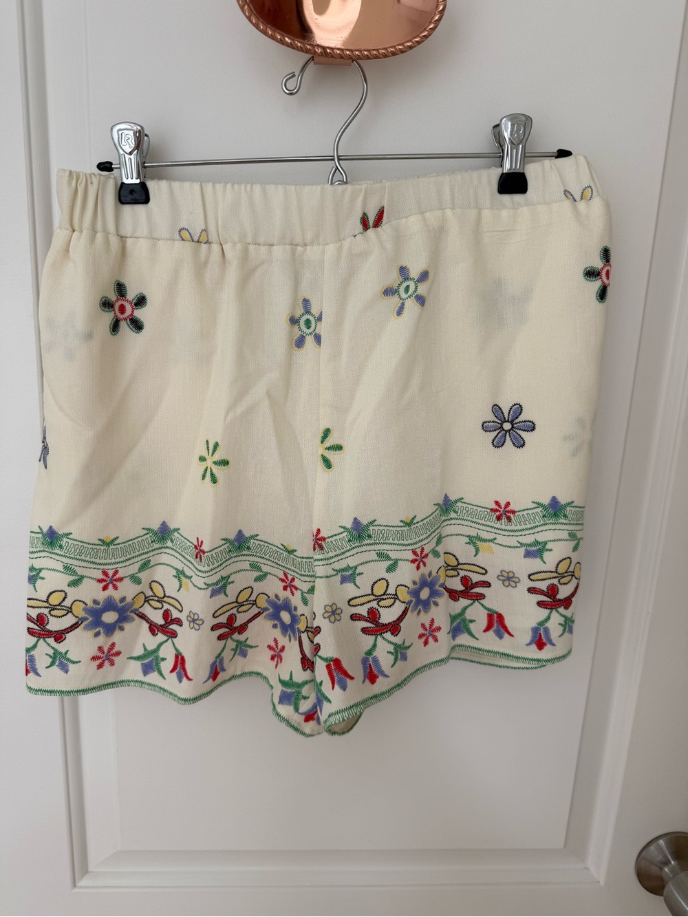 Cream Embroidered High-Waist Women’s Shorts with Floral Trim